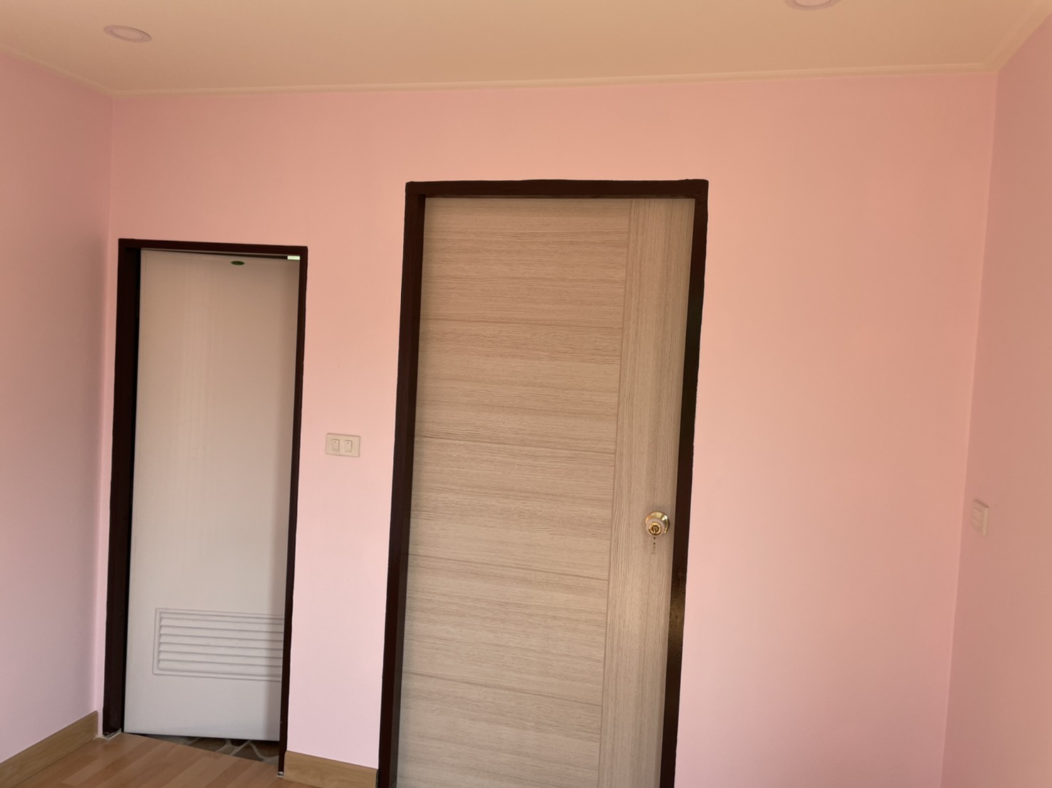 บ้านน็อคดาวน์ ขนาด 4*6 เมตร พร้อมระเบียง 2*3 เมตร 1 ห้องนอน 1ห้องน้ำ 1ห้องโถง