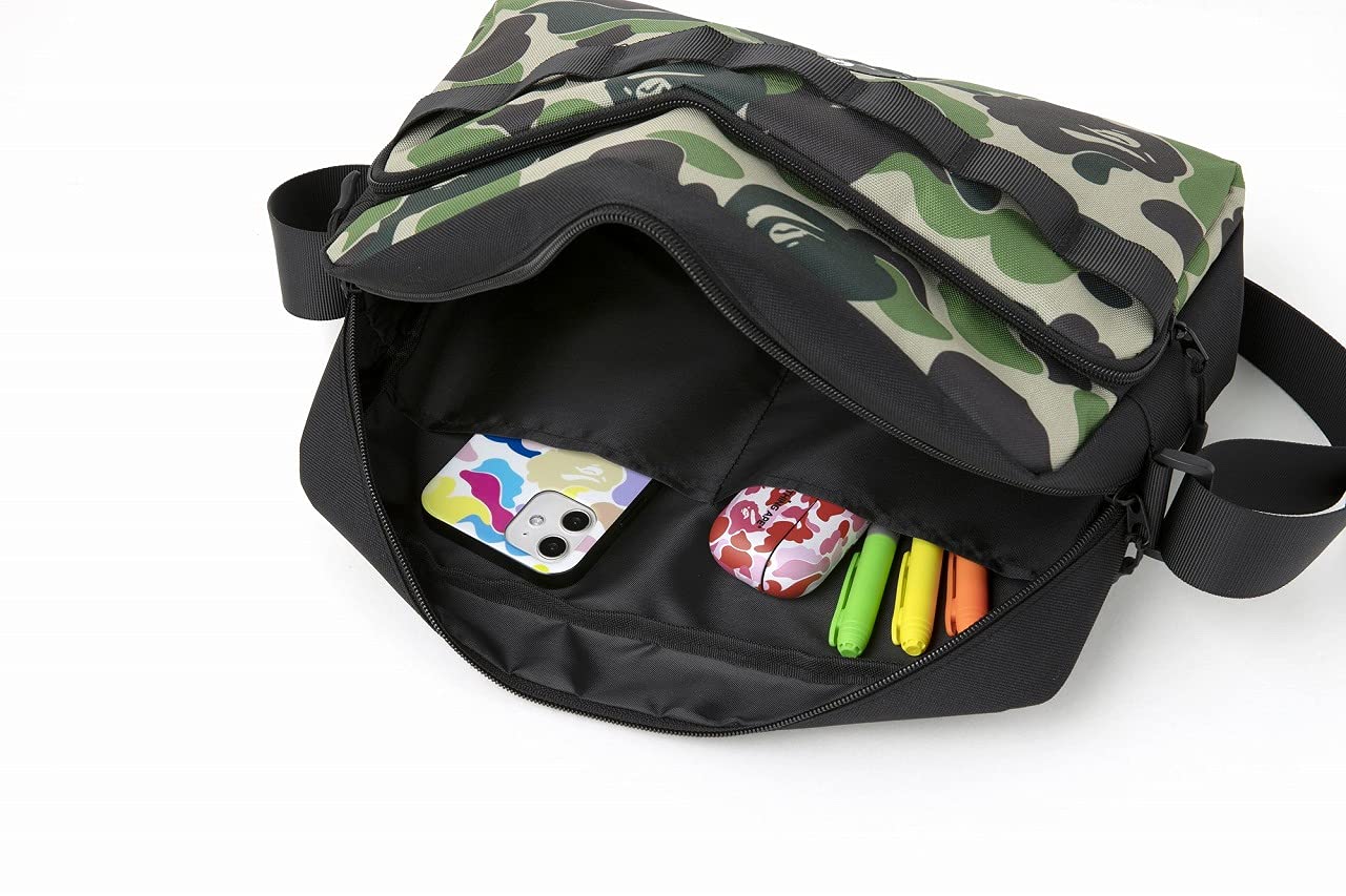🟢พร้อมส่ง A BATHING APE® 2021 AUTUMN/WINTER COLLECTION กระเป๋าสะพาย พร้อมจี้คาราไบเนอร์