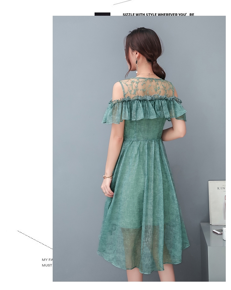 **หมดค่ะ**ดรสผ้าชีฟองเนื้อผ้ามีลายเส้นเหมือนแบบสีเขียว ช่วงไหล่เป็นผ้าลูกไม้ปัก ลายดอกไม้เล็กๆๆ เปิดไหล่ น่ารักมากค่ะ