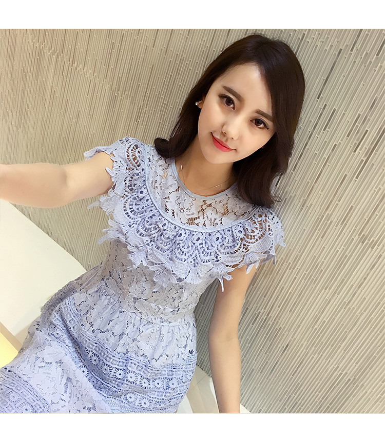 **หมดค่ะ**เดรสผ้าลูกไม้สีฟ้า เย็บทอผสมกับผ้าถักโครเชต์ที่ช่วงไหล่ และกระโปรง มีซิบด้านหลังลำตัว มีซับใน สวยมากๆๆเลยค่ะ