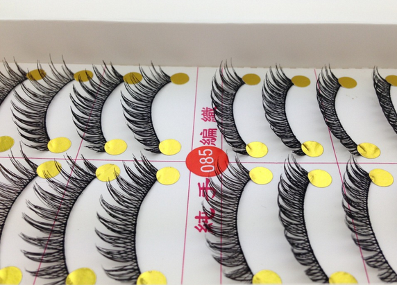 V-085 ขนตาด้ายดำ(ราคาส่ง) ขั้นต่ำ 15 เเพ็ค คละเเบบได้