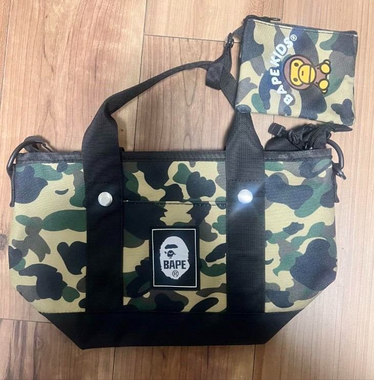 A Bathing Ape® 2021 AUTUMN/WINTER COLLECTION Stroll Tote & Mini Wallet กระเป๋าถือพร้อมสายสะพาย และกระเป๋าใบเล็ก