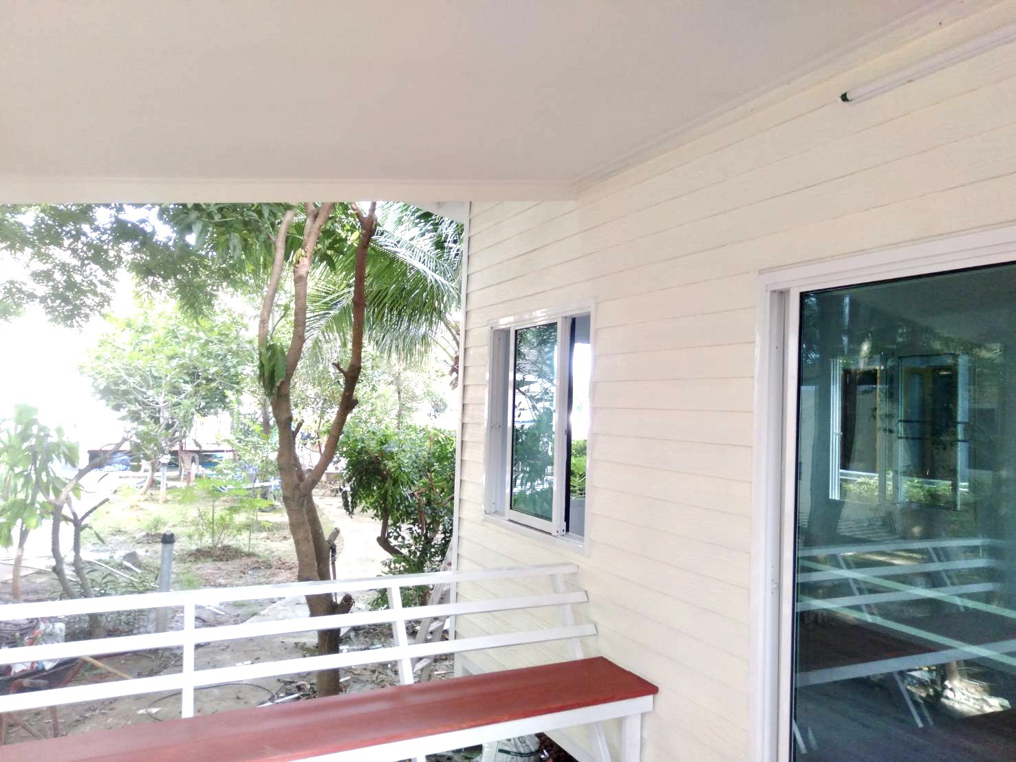 บ้านน็อคดาวน์ สไตล์โมเดิร์น ขนาดบ้าน 4*8 เมตร พร้อมระเบียง 2*3 เมตร ราคา 360,000 บาท