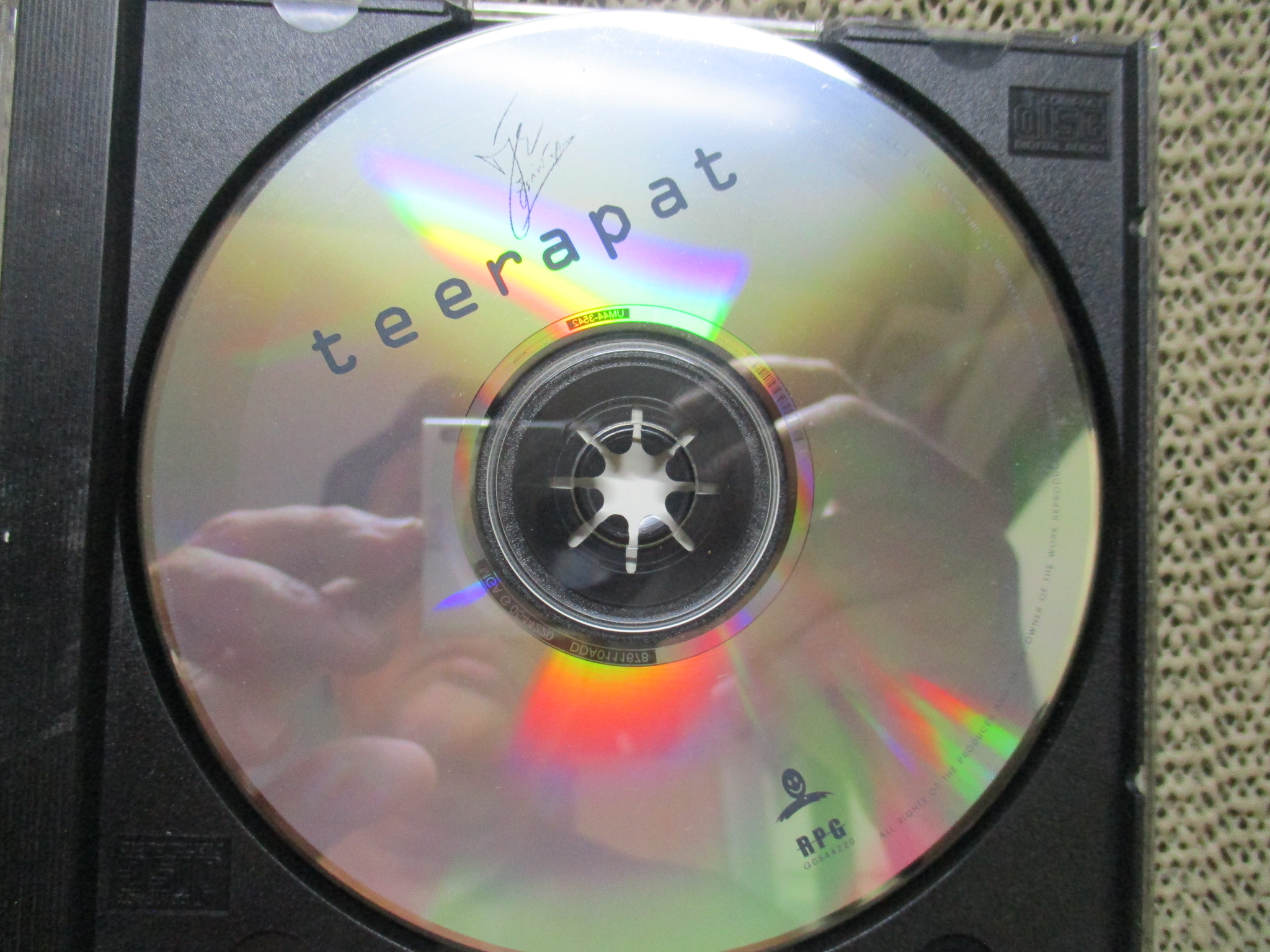 ซีดีเพลงไทยสากล ธีรภัทร์ สัจจกุล ชุด TEERAPAT /// ปกสวย แผ่นสวย มีรอยนิดเดียว