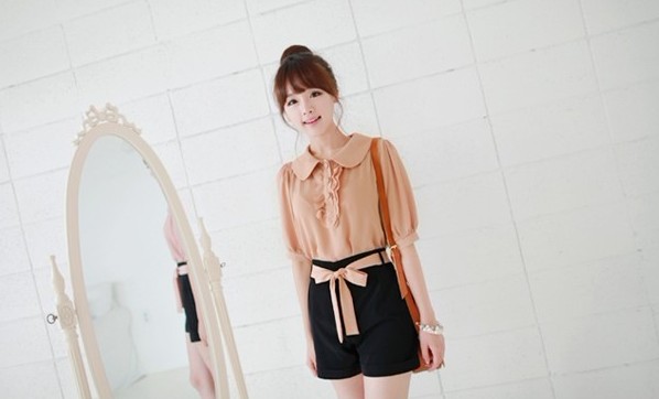 ***หมดค่ะ***เสื้อผ้าซีฟองสีชมพูอมส้ม คอปก ตีเกล็ดที่หน้าอก แขนสามส่วน สวยเหมือนแบบค่ะ