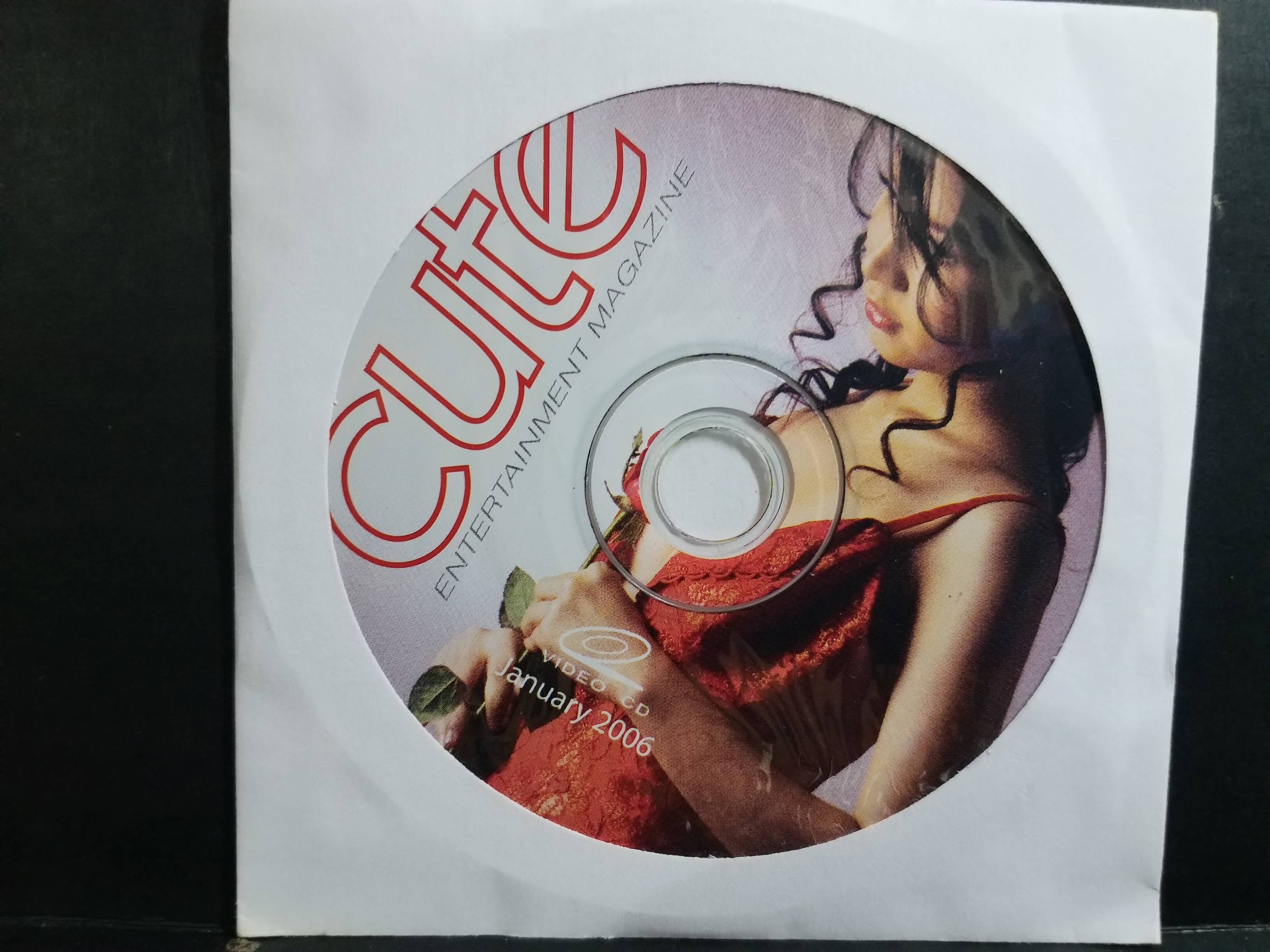 แผ่น CD เบื้องหลังนางแบบ นิตยสาร cute JAN.2006 / ความคมชัดตามยุคนั้นครับ