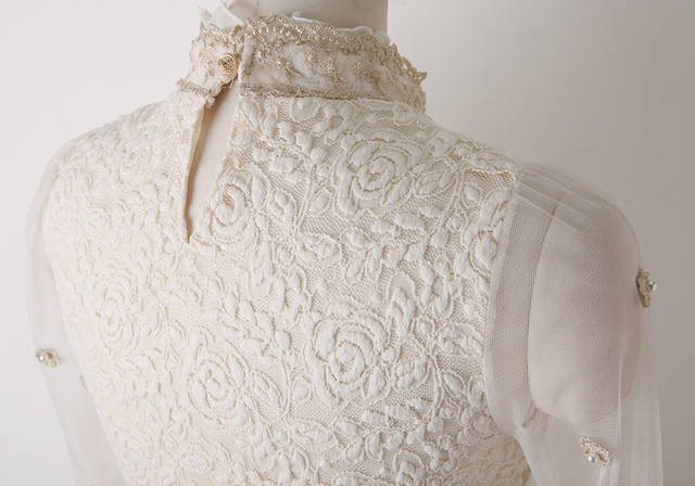 ***พร้อมส่ง***เสื้อผ้าลูกไม้สีขาว ต่อแขนเสื้อผ้าโปร่งปักมุก สวยเหมือนแบบค่ะ