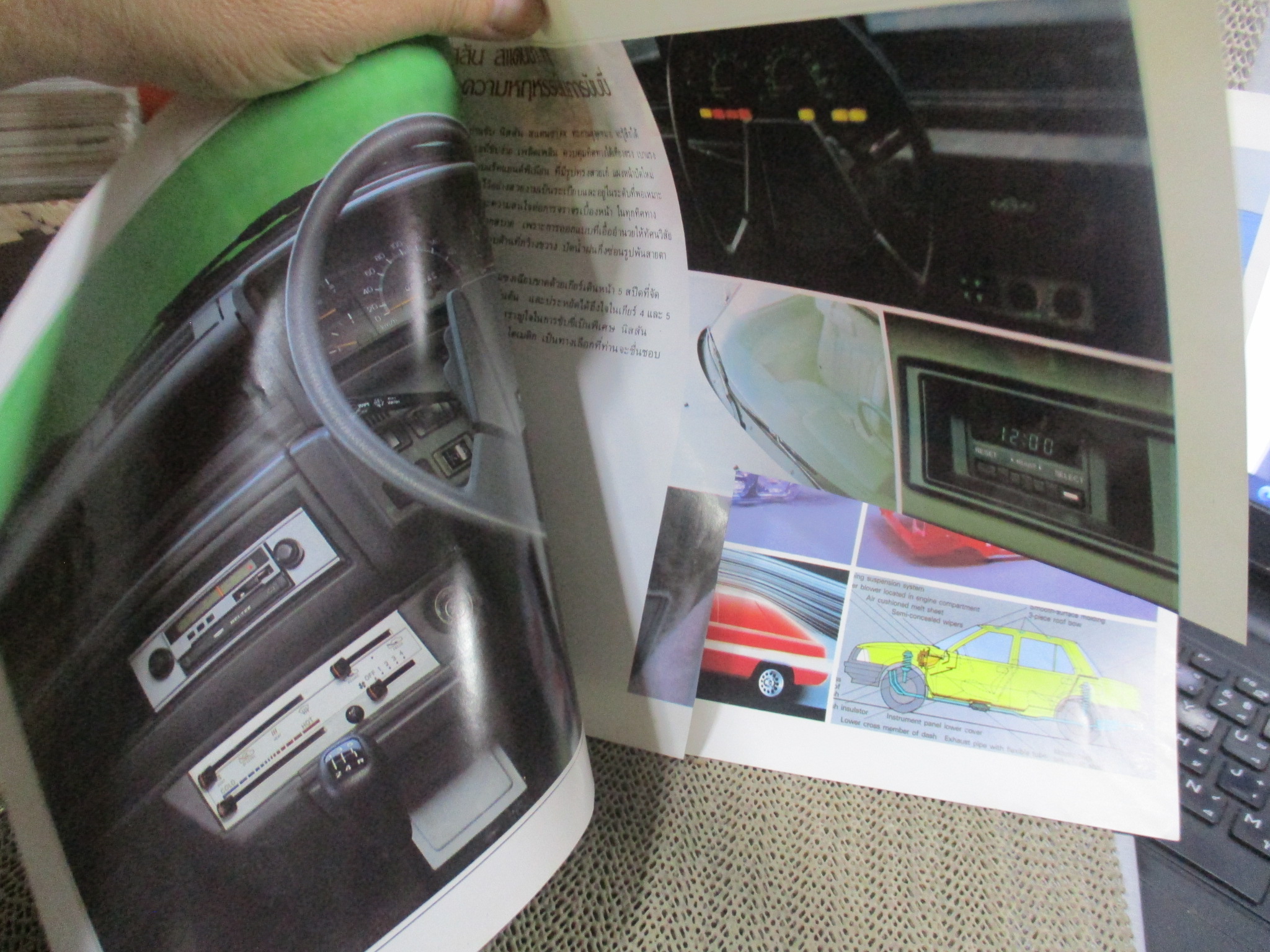 โบรชัวร์ แผ่นพับโฆษณา NISSAN STANZA FX / ขนาด 21.0 * 29.0 ซม. / 12หน้ารวมปก / หน้า9-10มีตัดภาพแหว่งไป/ 170บาท