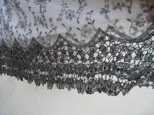 ชุดราตรีปักลื่อม เดรสปักเลื่อมสุดหรู สำหรับออกงาน สายเดี่ยวสีขาว ลายดอกไม้ ชายเย็บลูกไม้ ดูสวยหรู