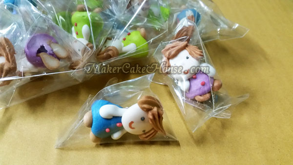 ตุ๊กตาไอซิ่งรูปเด็กผู้ชาย ผู้หญิง ( 20 ชิ้น )