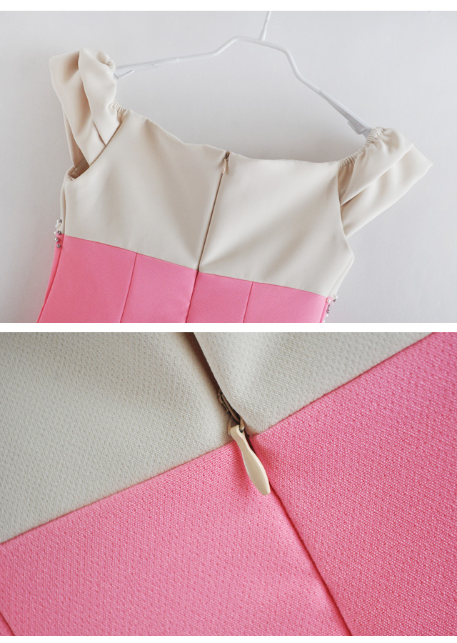 **หมดค่ะ**เดรสไปงานแต่งสีชมพูแขนสั้นเป็นระบายชั้นๆ ดีเทลหรูหราตกแต่งช่วงอกด้วยเพชร ผสมมุก คริสตัล และลูกปัดสีเงิน ติดซิปด้านหลัง สวยคุณภาพดีเหมือนแบบค่ะ