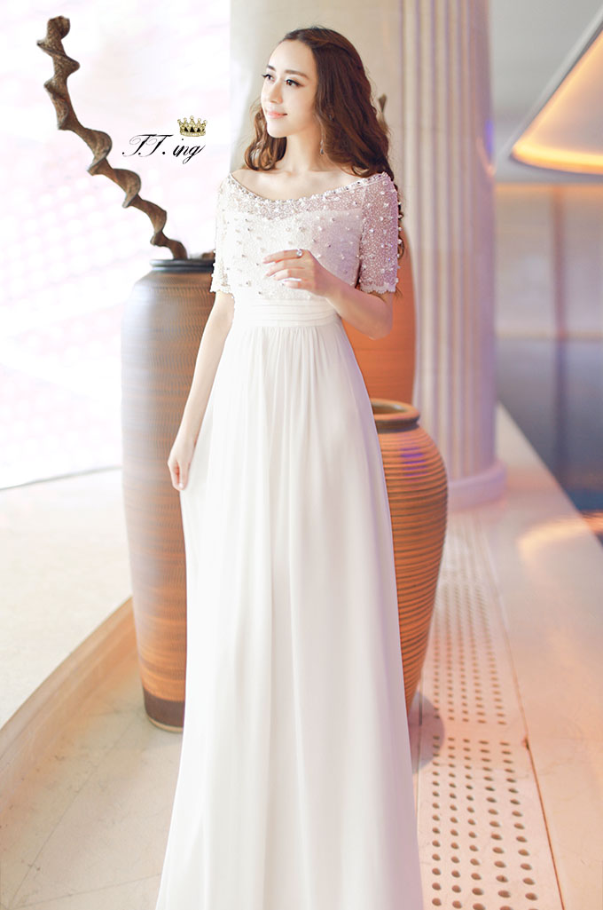 ***หมดค่ะ***Maxi dress คอกว้าง แขนสั้นสีขาว ปักมุกซีทรูช่วงอก สวยมากๆค่ะ