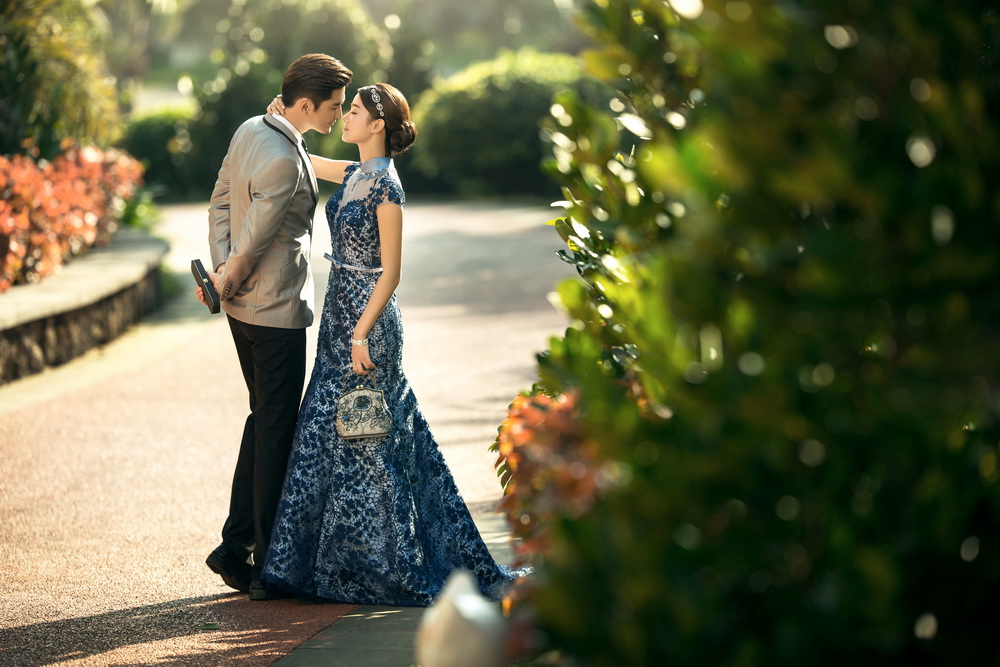 PW318 - **พรีออเดอร์** ชุดคู่ถ่ายพรีเวดดิ้ง (prewedding dress) & ชุดแต่งงานแฟนซี (Fancy wedding dress)ชายหญิง "ธีมสีน้ำเงิน"