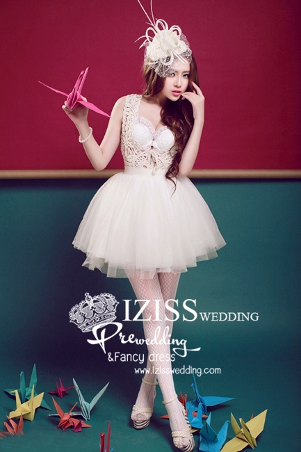 **พรีออเดอร์** PW080 ชุดถ่ายพรีเว็ดดิ้ง (pre wedding dress) ชุดแฟนตาซีชายหญิง "ธีมสีขาวครีม"