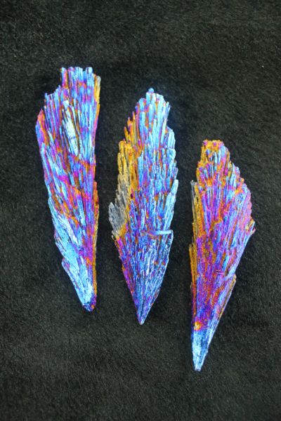 ออร่าไคยาไนท์ ( Rainbow Aura Kyanite )