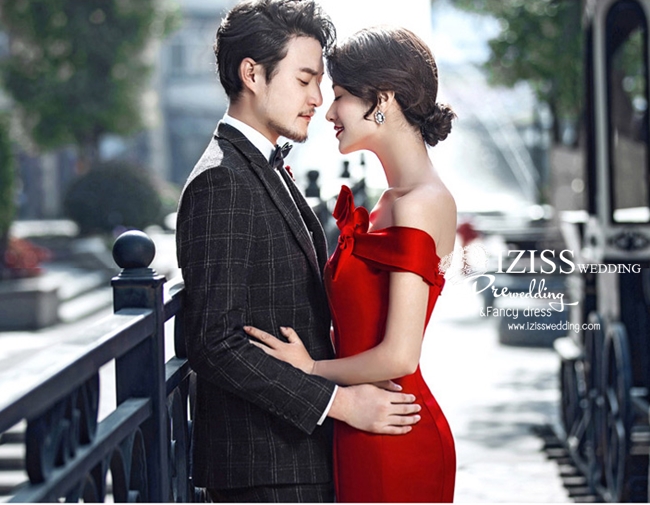 PW336- **พร้อมส่งเฉพาะชุดผู้หญิงค่ะ** ชุดคู่ถ่ายพรีเวดดิ้ง (prewedding dress) & ชุดแต่งงานแฟนซี (Fancy wedding dress)ชายหญิง "ธีมสีเเดง-ดำ"