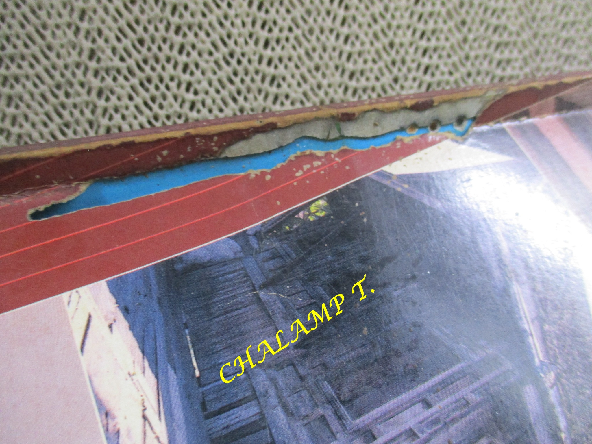 เรือนไทยภาคกลาง วารสารฉบับพิเศษ / ตำหนิ มีรอยแมลงกัดกินตรงบริเวณสันปกตามภาพ ไม่กระทบกับเนื้อหา