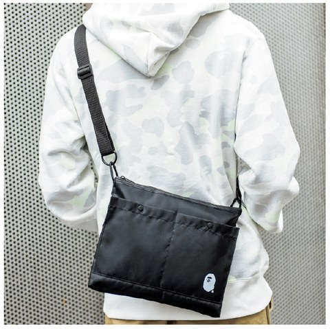 A BATHING APE® 2017 AUTUMN/WINTER COLLECTION กระเป๋าสะพายบุนิ่มสายถอดได้