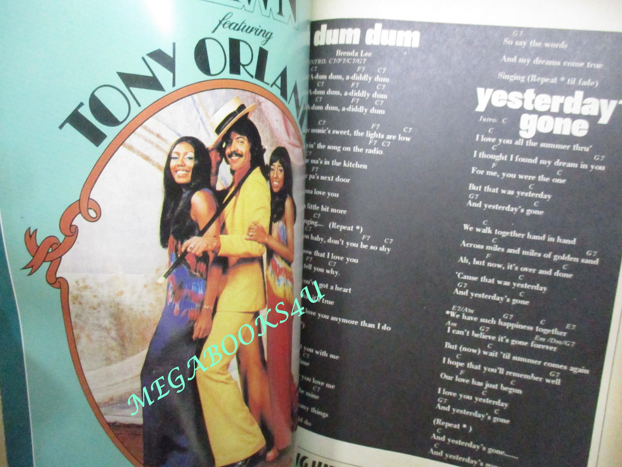 หนังสือเพลงพร้อมคอร์ดกีตาร์ All Time Greatest Hits Volume 3 ตำหนิ ขอบปกเยินเล็กน้อย