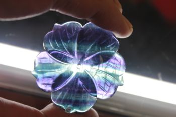 ดอกซากุระฟลูออไรท์ (Fluorite)
