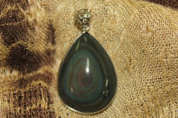 จี้ออบซีเดียนสายรุ้ง ( Obsidian Rainbow )