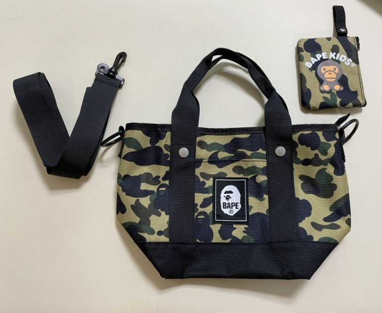 A Bathing Ape® 2021 AUTUMN/WINTER COLLECTION Stroll Tote & Mini Wallet กระเป๋าถือพร้อมสายสะพาย และกระเป๋าใบเล็ก