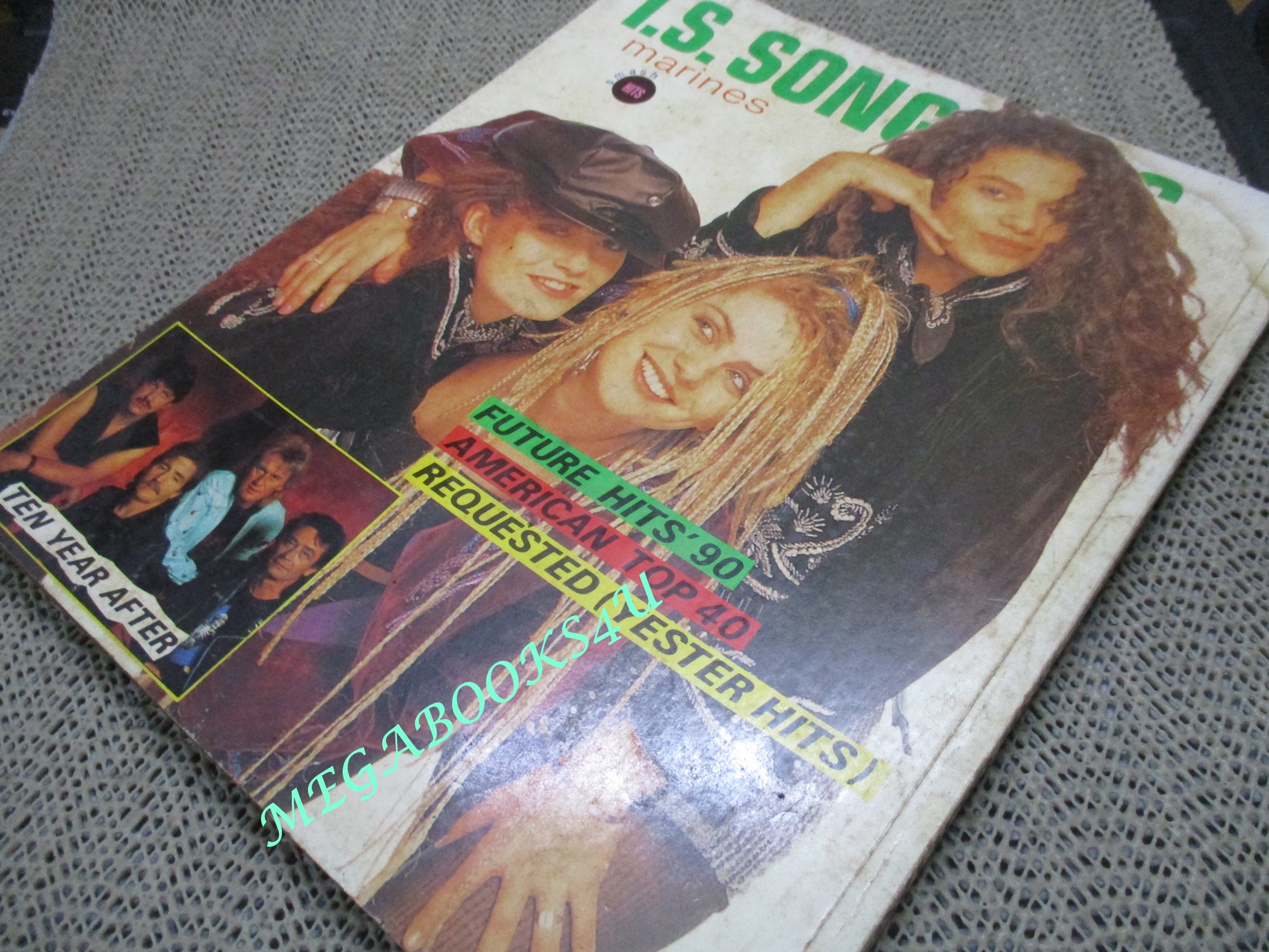 หนังสือเพลงพร้อมคอร์ดกีตาร์ เดอะกีต้าร์ THE GUITAR ฉบับที่192 ปี2533 ตำหนิ กระดาษมีคราบน้ำที่บริเวณด้านบนเล่ม