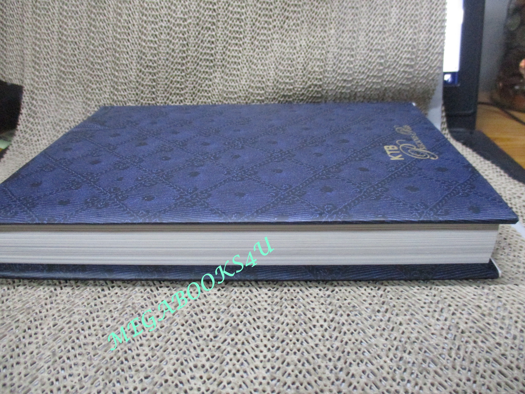 จาริกานุสรณ์ในพระบาทสมเด็จพระปรมินทรมหาภูมิพลอดุลยเดช บรมนาถบพิตร + กล่องใส่ (มือสอง) (สภาพ85-95%)