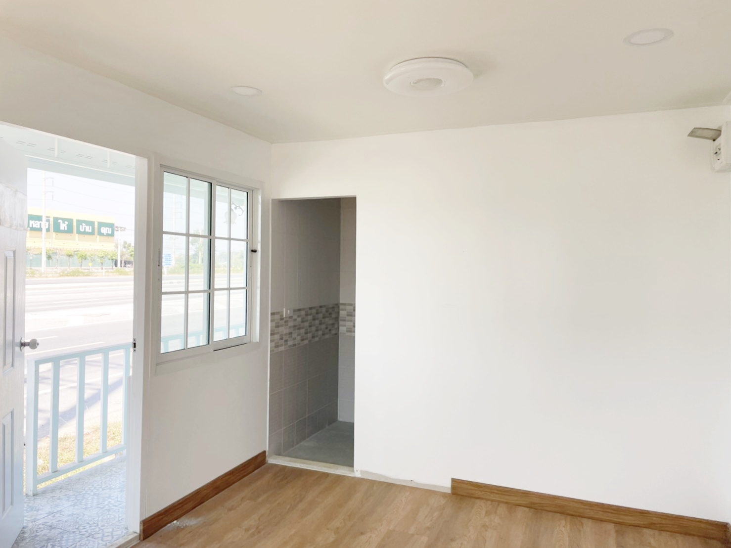 บ้านน็อคดาวน์ ขนาด 4*6 เมตร ระเบียงภายในตัวบ้าน 1ห้องนอน 1ห้องน้ำ 1ห้องโถง