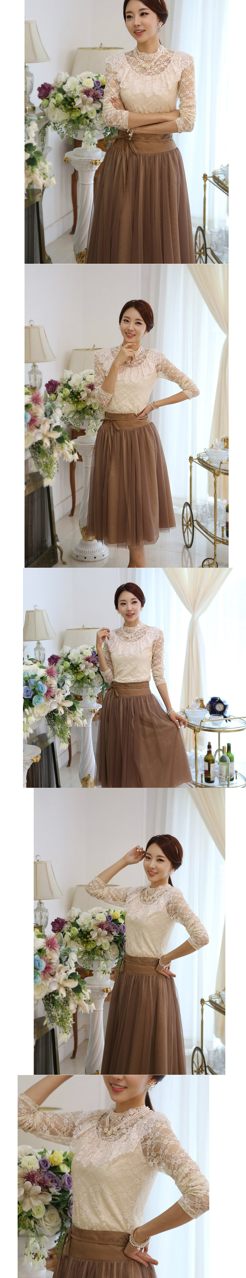 ***หมดค่ะ มีจำนวนจำกัดค่ะ***เสื้อผ้าลูกไม้สีขาวตกแต่งระบายลูกไม้รอบคอ แขนยาว สวยหวานมากๆค่ะ