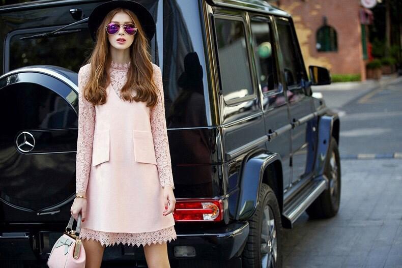 ***หมดค่ะ***เดรสไสตล์เกาหลี 2 ชิ้น ดีเทลเดรสตัวในผ้าลูกไม้เนื้อดีสวยทรงหลวมคอกลมแขนยาวมีซับในติดกระดุมที่คอด้านหลัง+เดรสตัวนอกผ้าเนื้อหนาอย่างดีคอวีแขนกุดแต่งกระเป๋าข้างทรงหลวม การตัดเย็บเรียบร้อย ใส่สบายคุณภาพดีค่ะ