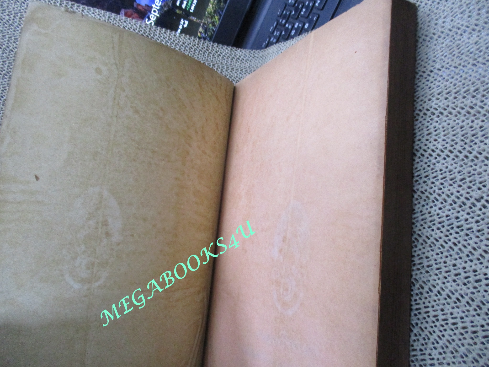 งานค้นคว้าเรื่องเชื้อชาติไทย ผลงานของ พันเอก หลวงวิจิตรวาทการ สันปกมีรอยแหว่งหน่อย