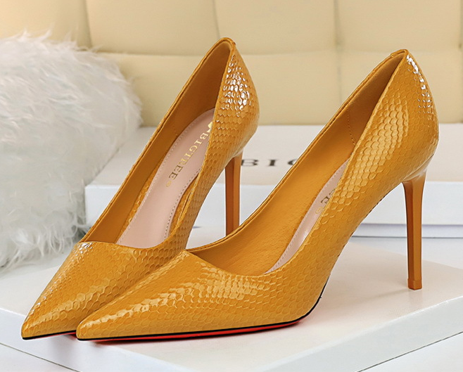 รองเท้าคัทชูปลายแหลมส้นสูง ไซต์ 34-43 สีดำ/แดง/เหลือง/เงิน/ชมพู/น้ำตาล