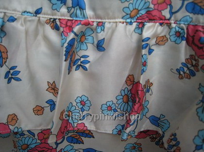 เดรสสั้น สีครีมลายดอกไม้ เนื้อผ้านิ่ม ใส่สบาย ใส่แล้วดูสวยหวาน ยี่ห้อ Style By CNE จากเกาหลี Size M