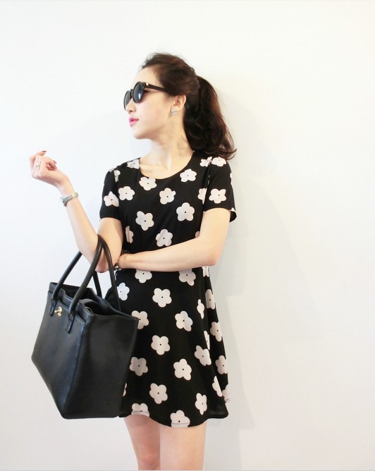 **พร้อมส่ง** supersave เดรสสีดำ ลายดอกไม้สีขาว