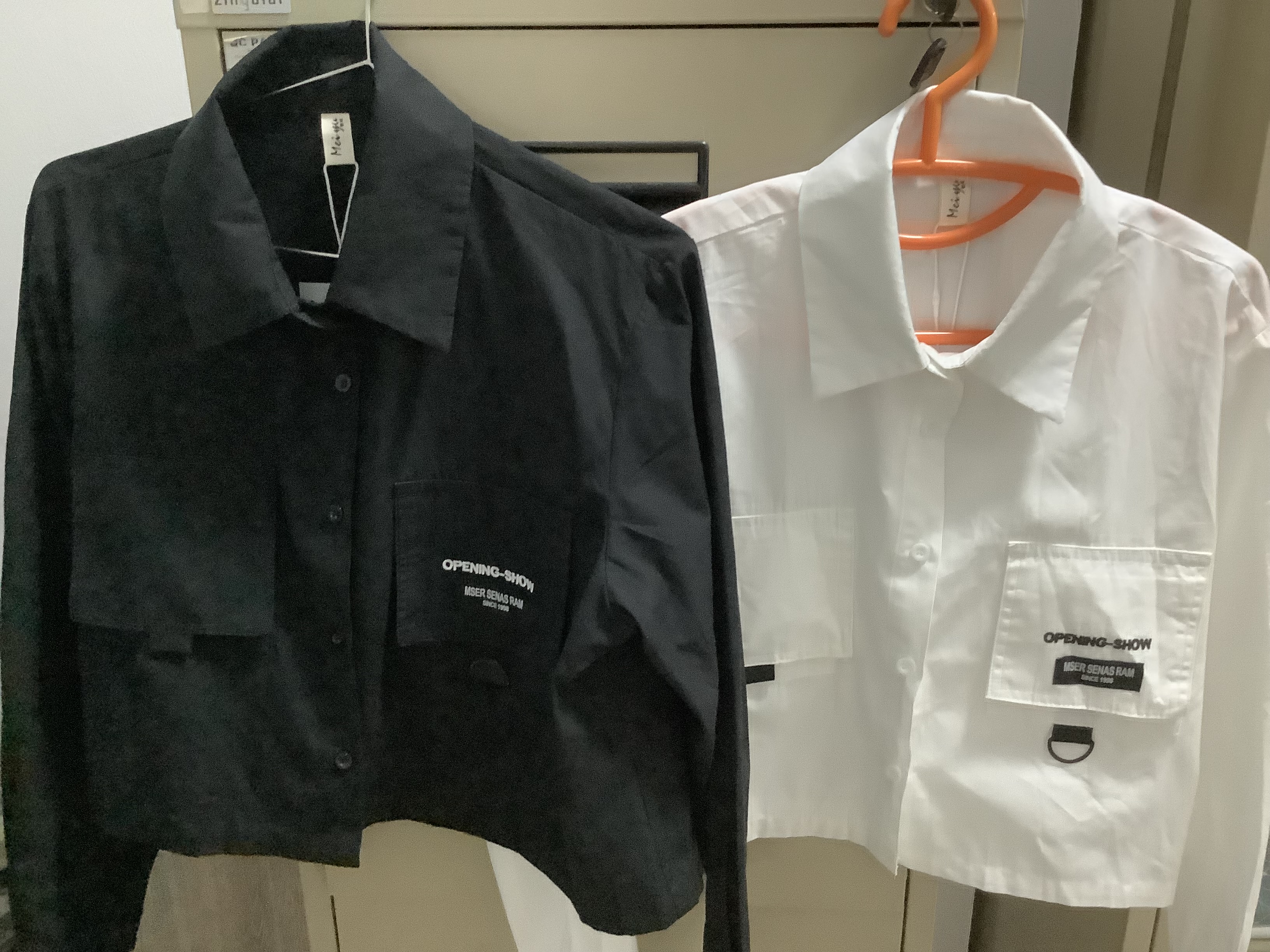 เสื้อเชิ้ตครอป กระเป๋าคู่ ดีไซน์เก๋