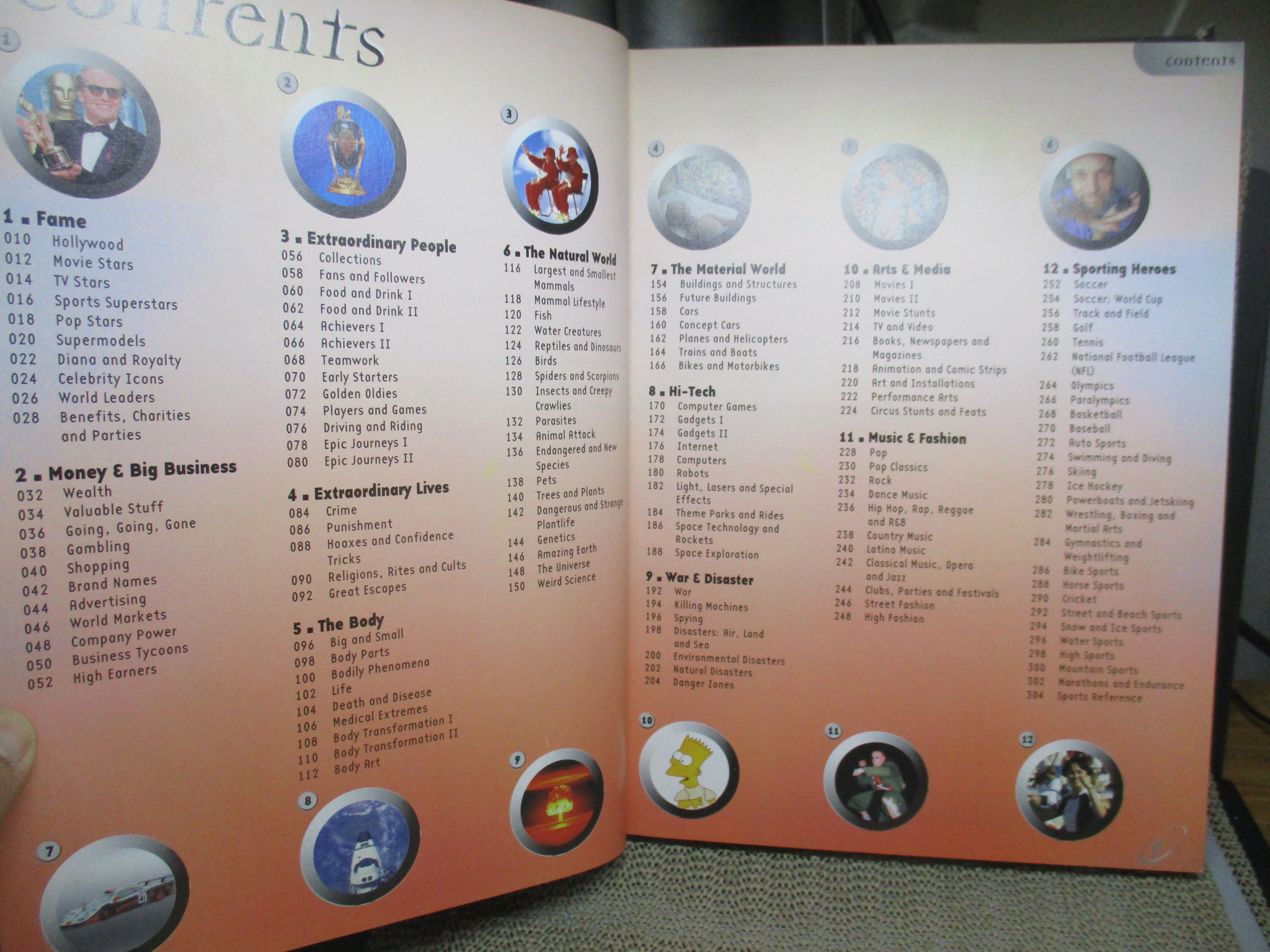 หนังสือ สถิติที่สุดในโลก กินเนสส์ หรือกินเนสส์บุ๊ค Guinness Book of World Records (ภาษาอังกฤษ)