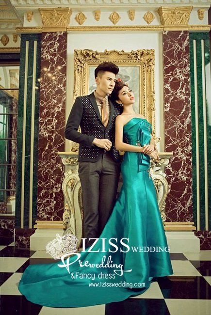 **พรีออเดอร์** PW088 ชุดถ่ายพรีเว็ดดิ้ง (pre wedding dress) ชุดแฟนตาซีชายหญิง "ธีมสีเขียวมรกต"