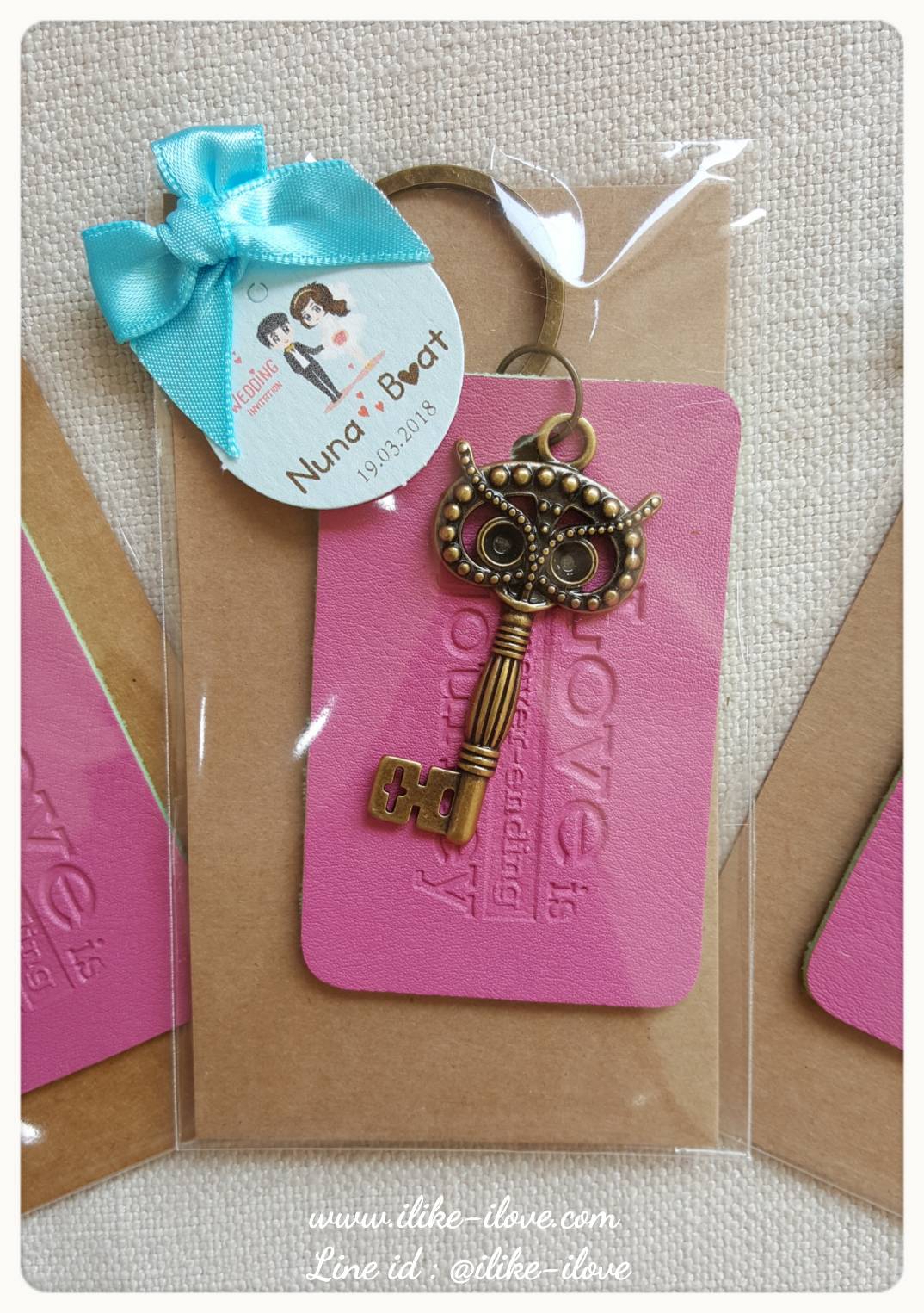 พวงกุญแจห้อยป้ายหนัง Love is journey