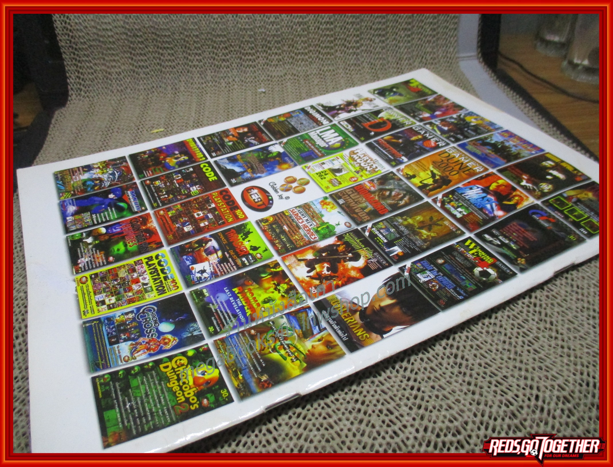 นิตยสารคู่มือเกมส์ FINAL FANTASY VIII มีคราบน้ำ เปิดได้ตามปกติ