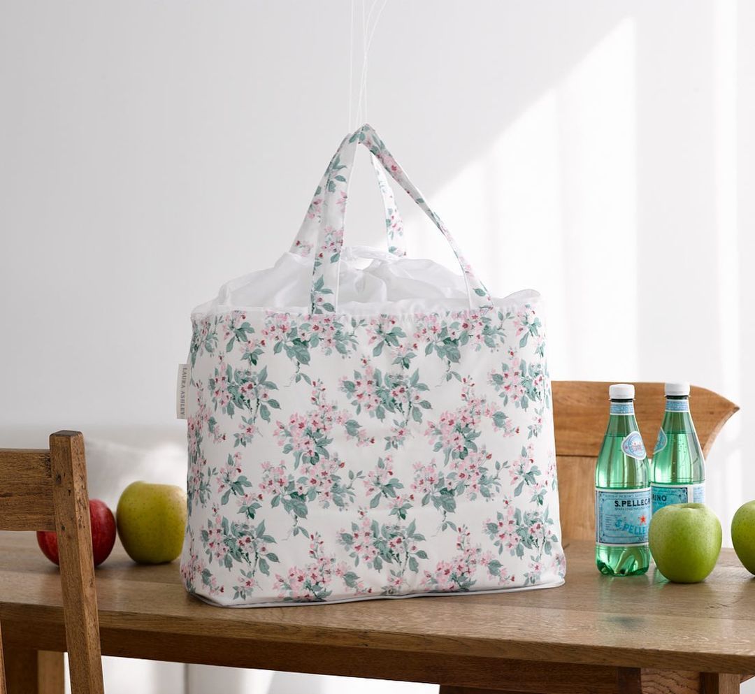 กระเป๋าหิ้ว กระเป๋าช็อปปิ้ง ลอร่าแอชลีย์ Laura Ashley