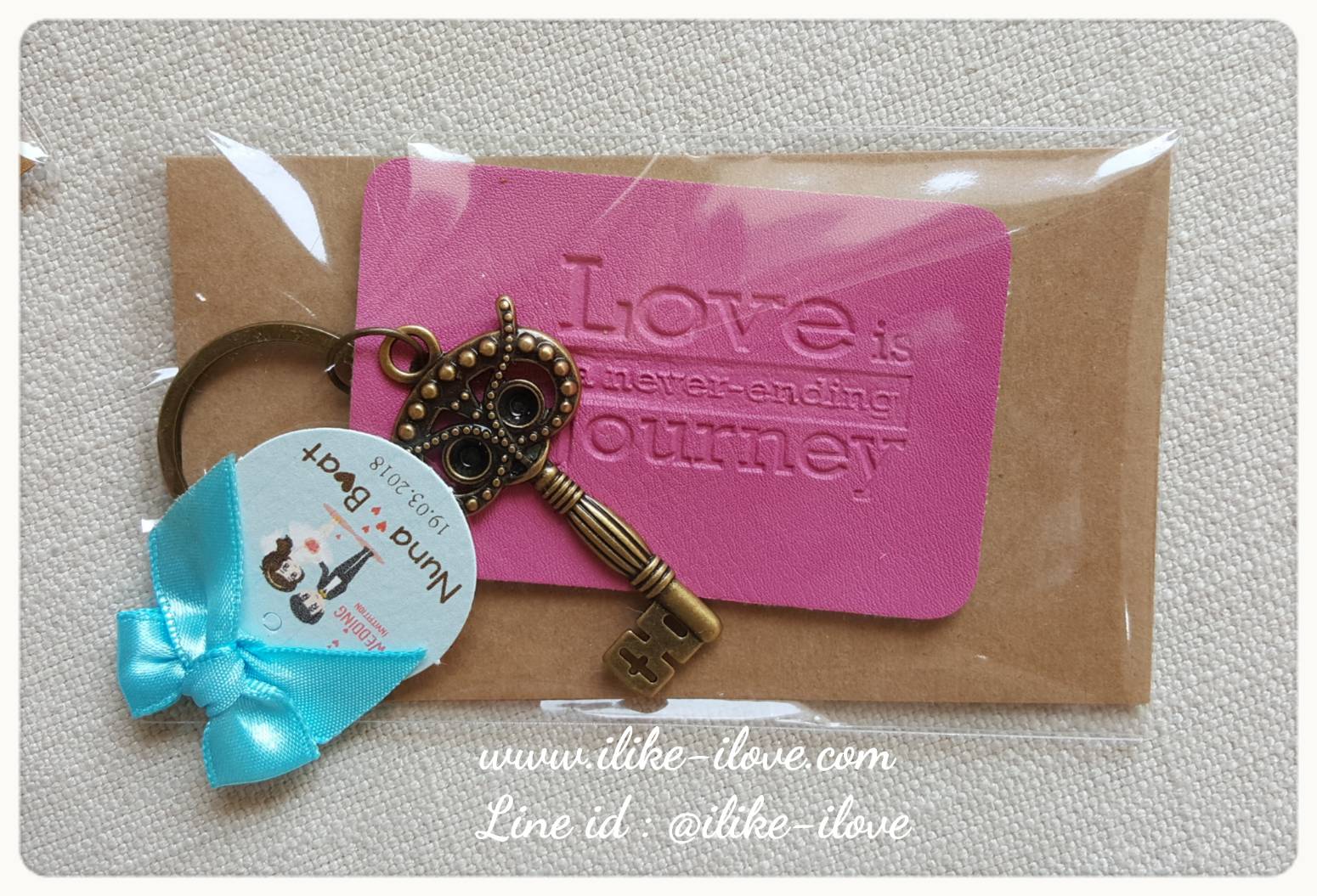 พวงกุญแจห้อยป้ายหนัง Love is journey