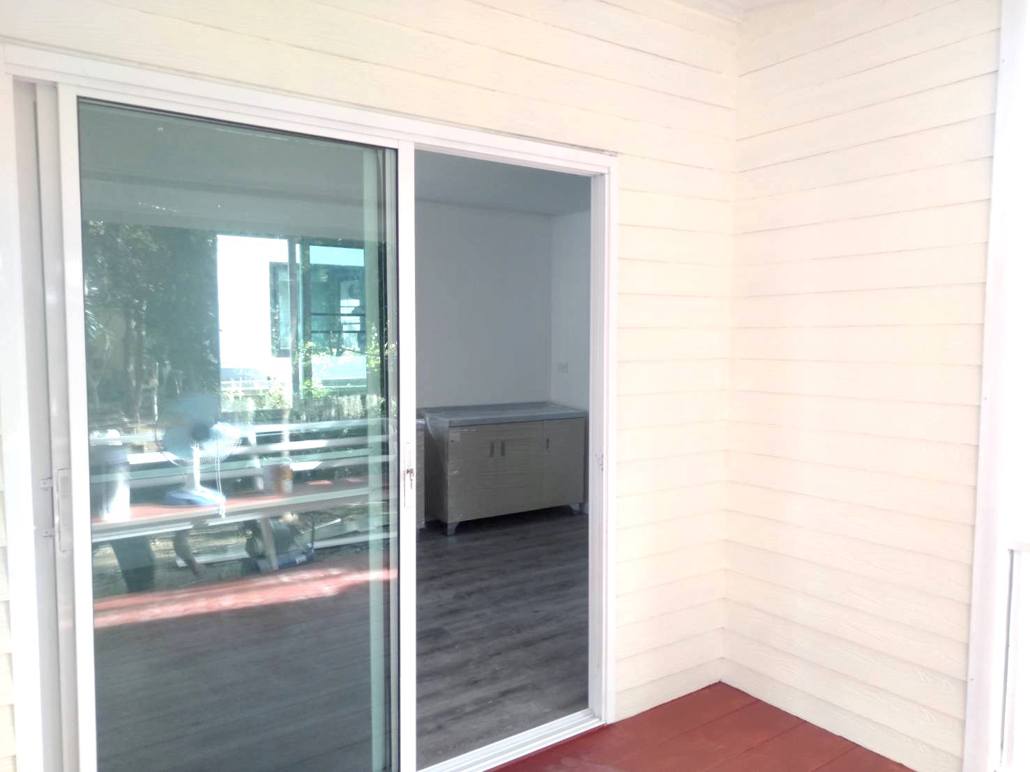 บ้านน็อคดาวน์ สไตล์โมเดิร์น ขนาดบ้าน 4*8 เมตร พร้อมระเบียง 2*3 เมตร ราคา 360,000 บาท