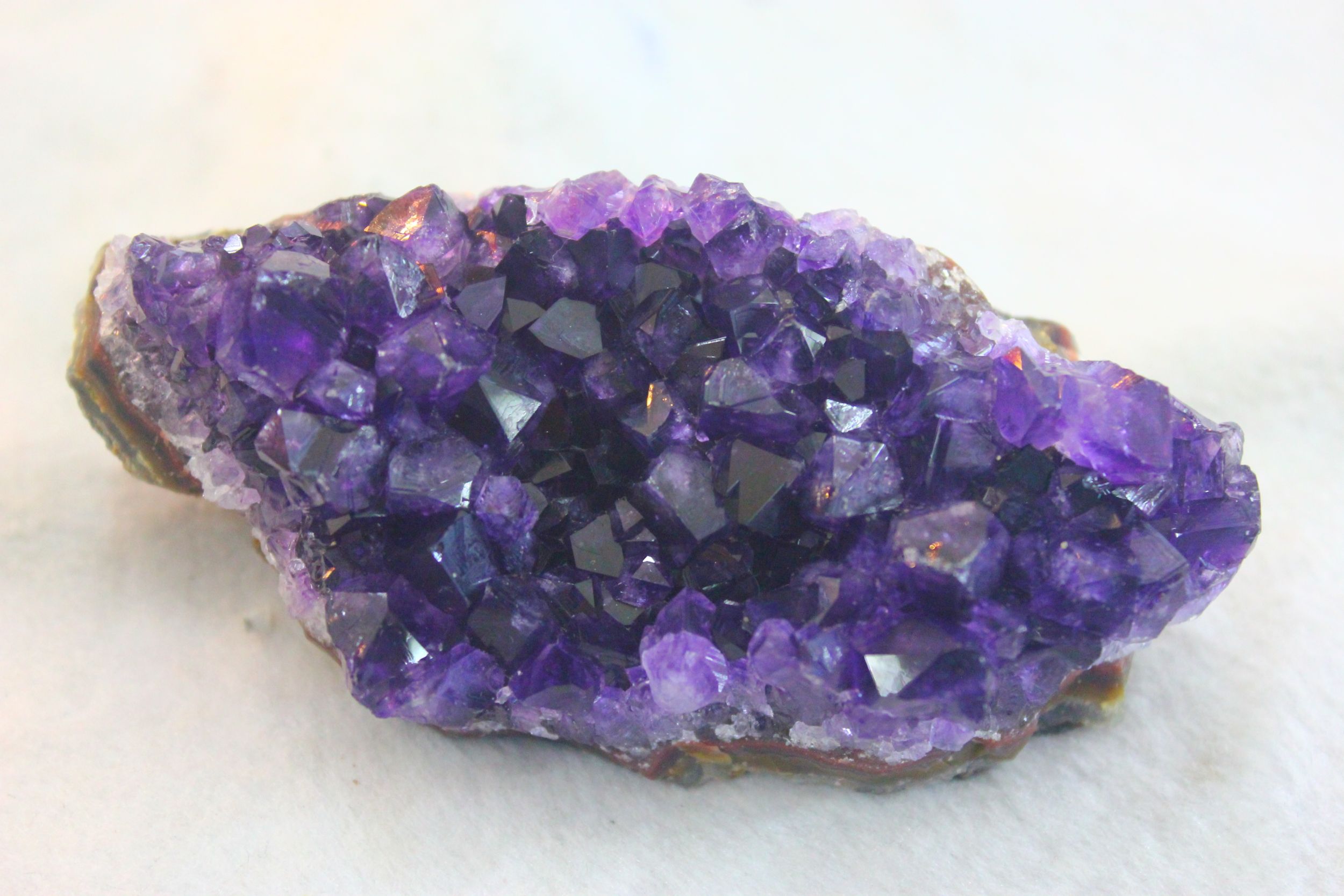 ก้อนผลึกอเมทริส (Amethyst)