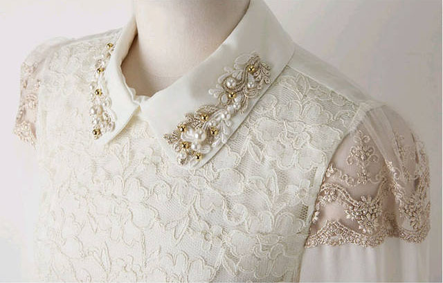 ***หมดค่ะ*** เสื้อทำงานแขนยาวสีขาว ผ้าชีฟองผสมลูกไม้ มีกระดุมที่หลังคอ มีซับใน เหมือนแบบค่ะ