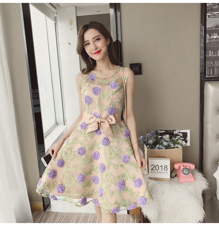 ***พร้อมส่ง*** เดรสผ้าไหมแก้ว organza ปักดอกเล็กๆๆสีม่วงและสีเขียว แขนกุด มีผ้าซาตินผูกเอวเป็นโบว์ให้เหมือนแบบ สวยมากๆๆค่ะ