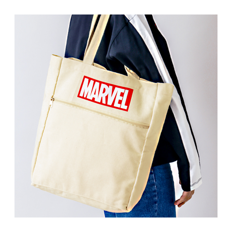 Marvel กระเป๋าโท้ตผ้าดิบ สกรีนโลโก้ ขนาดใหญ่ (มีกล่อง) **สินค้ามีตำหนิตามรูปภาพที่ 7 ค่ะ