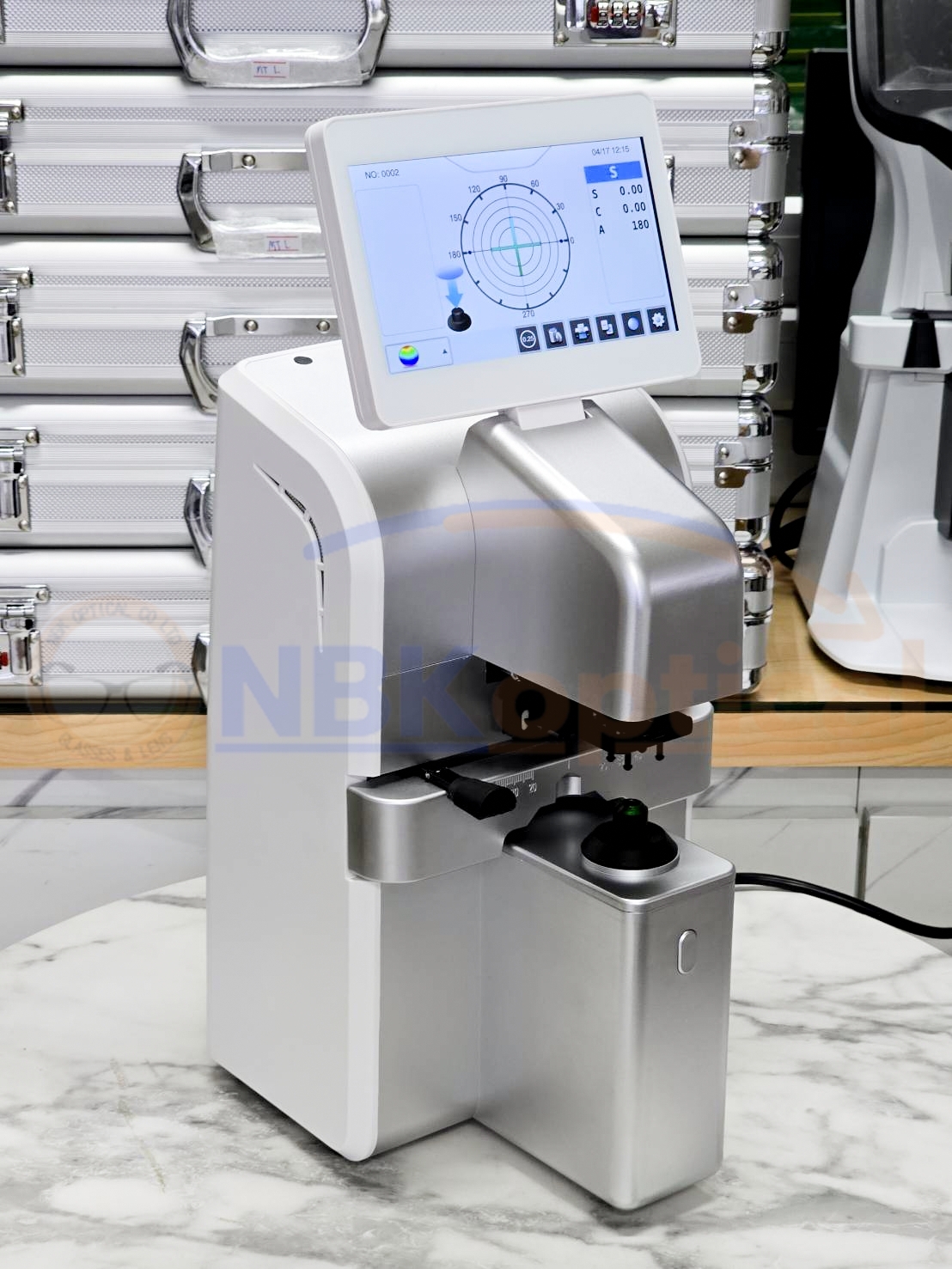 เครื่องเช็คเลนส์ออโต้ LM-900 Lensmeter