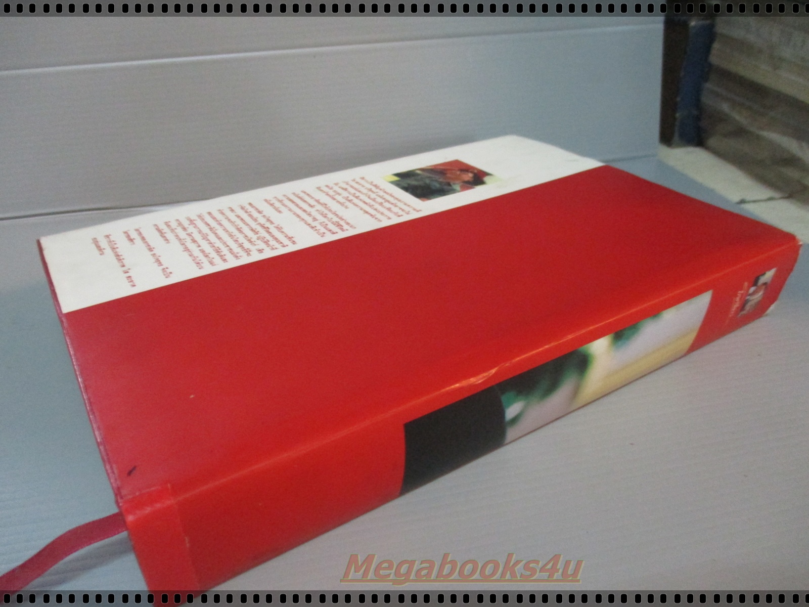 โลกสีขาว ของพลเอกชวลิต ยงใจยุทธ