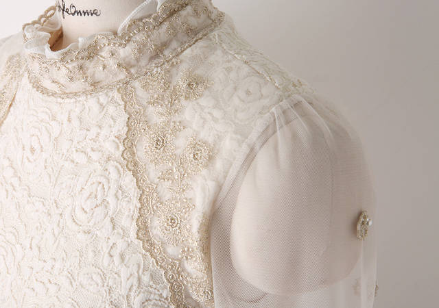 ***พร้อมส่ง***เสื้อผ้าลูกไม้สีขาว ต่อแขนเสื้อผ้าโปร่งปักมุก สวยเหมือนแบบค่ะ